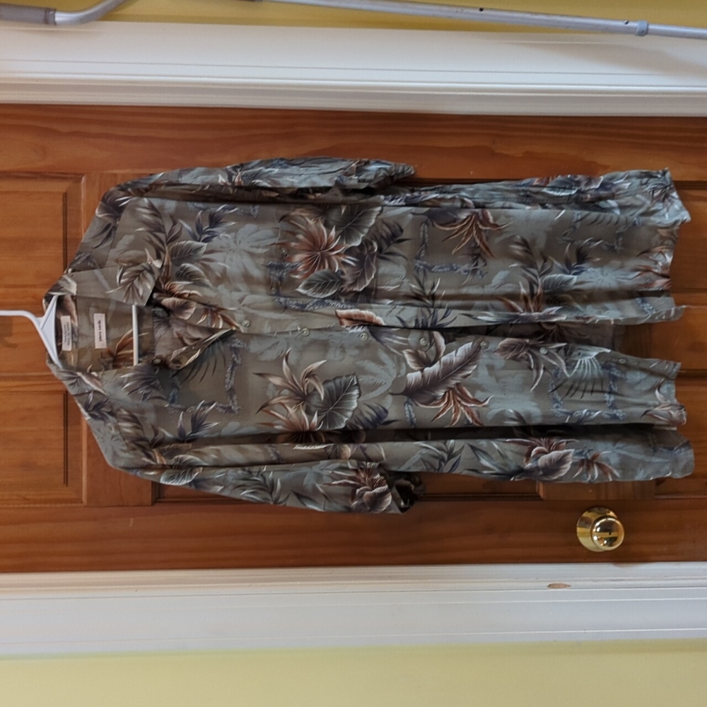 Men's Hawaiian dress shirt